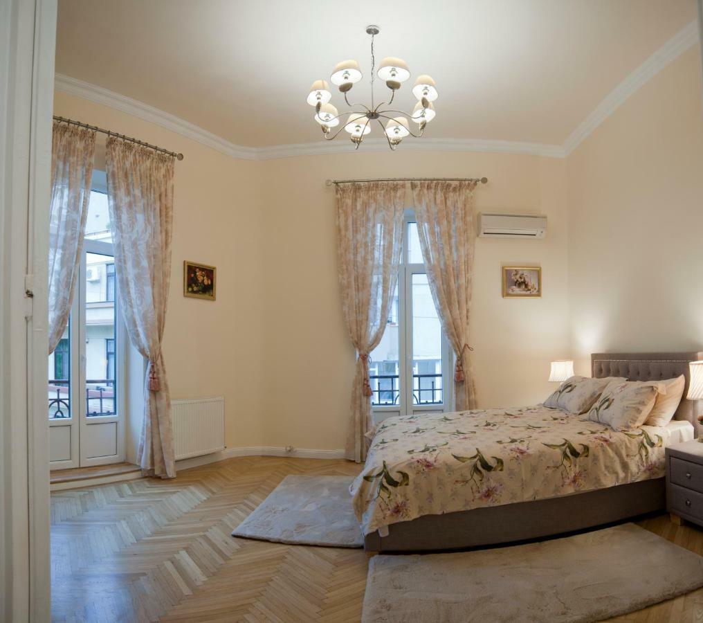 Luxury Living In Historical Bucharest Hotel Екстериор снимка