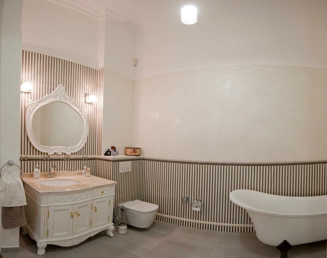 Luxury Living In Historical Bucharest Hotel Екстериор снимка