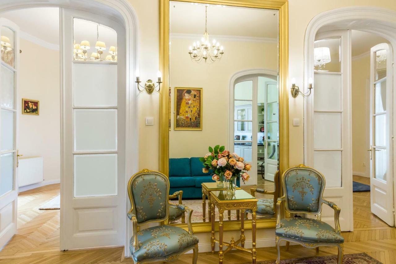 Luxury Living In Historical Bucharest Hotel Екстериор снимка